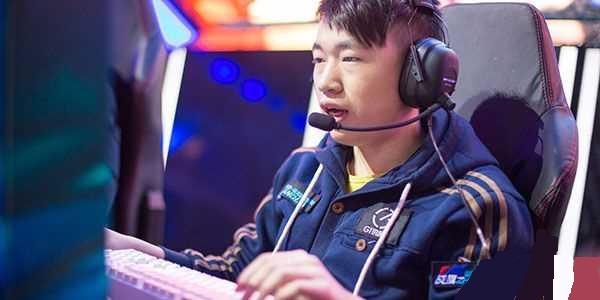 新星挺身而 新星挺身而