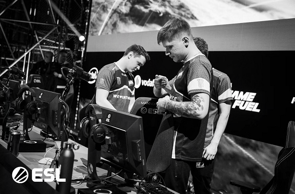 滑球队惜败 滑球队惜败