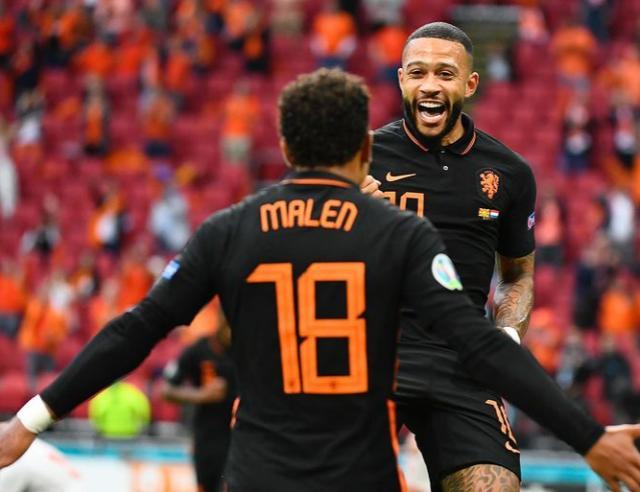 乐部对他抛 乐部对他抛